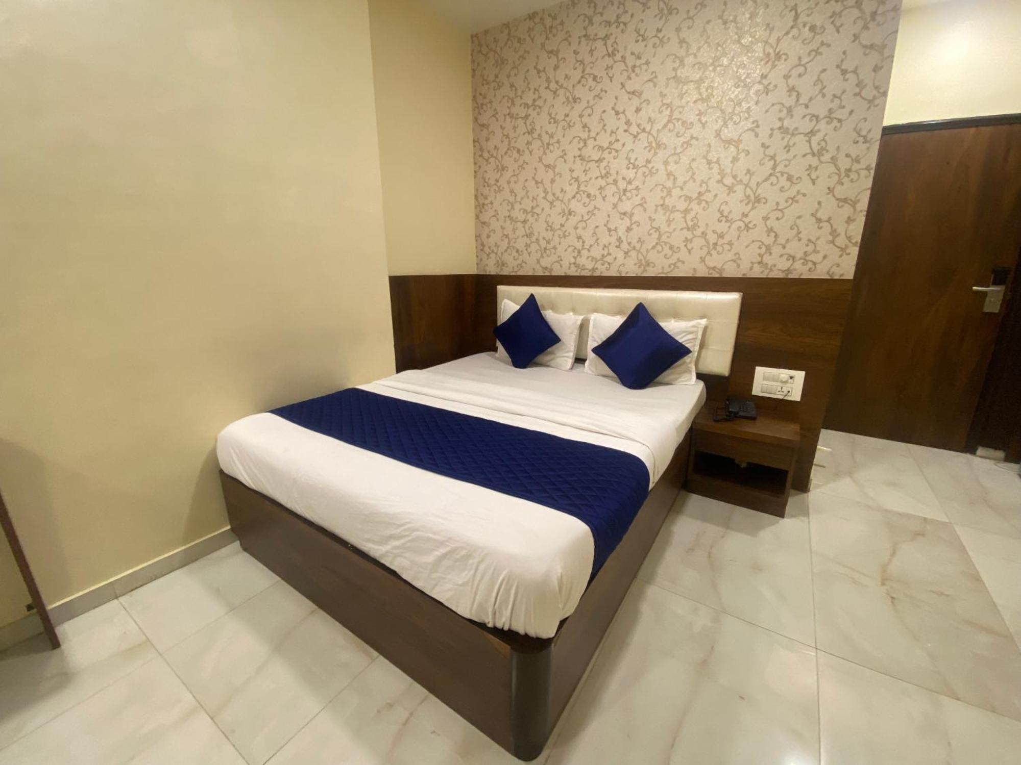 Hotel Ashyana - Near To Grant Road Station Mumbai Exterior photo